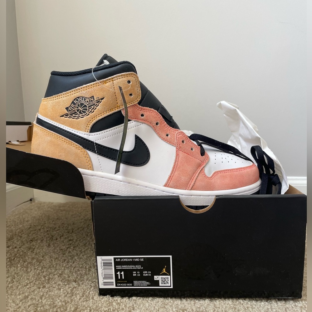 Air Jordan 1 Mid SE - Brand New!